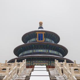 下雪天的北京，选择了天坛去拍照。尝试了多种角度，焦...
