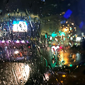 雨夜，体验城市的另一道风景
