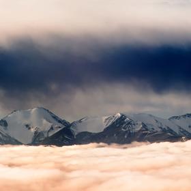 云海，这是在八一冰川反身眺望祁连山脉，这是我见过最...