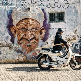 在卡萨布兰卡闲逛时，发现了这一组街头涂鸦，就在按下...