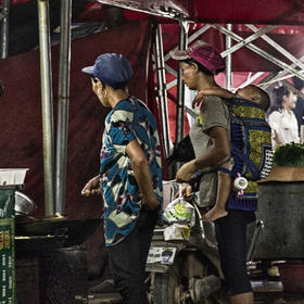#晚餐# 摄于义乌的一条夜市小食街，这里聚集全国各地的...