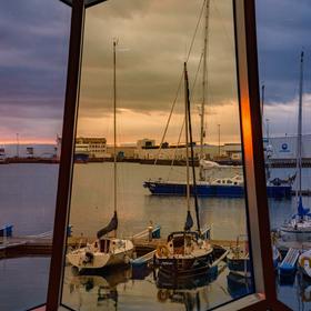 冰岛游--夕阳下的首都雷克雅维克港口。    ...