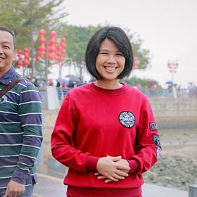 大年初一，和父母在深圳湾散步。妈妈一直嚷嚷着要拍照...