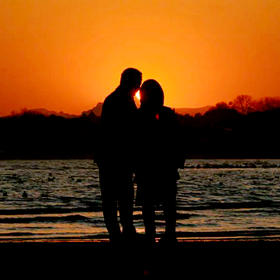 《一起看日落》摄于北戴河。