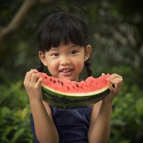 提到夏天，第一个想到的就是吃西瓜。正好女儿今天吃瓜...