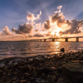 光芒四射 照射着心中最美的珠海大桥，炎热的夏日 最适...