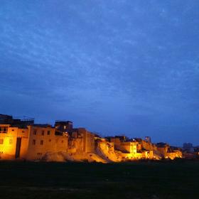 夜景下的喀什噶尔的古城