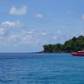 4月去泰国甲米岛浮潜，在去浮潜的快艇上留下的风景照，...