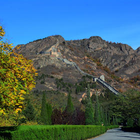 《秋季的角山长城》摄于山海关。