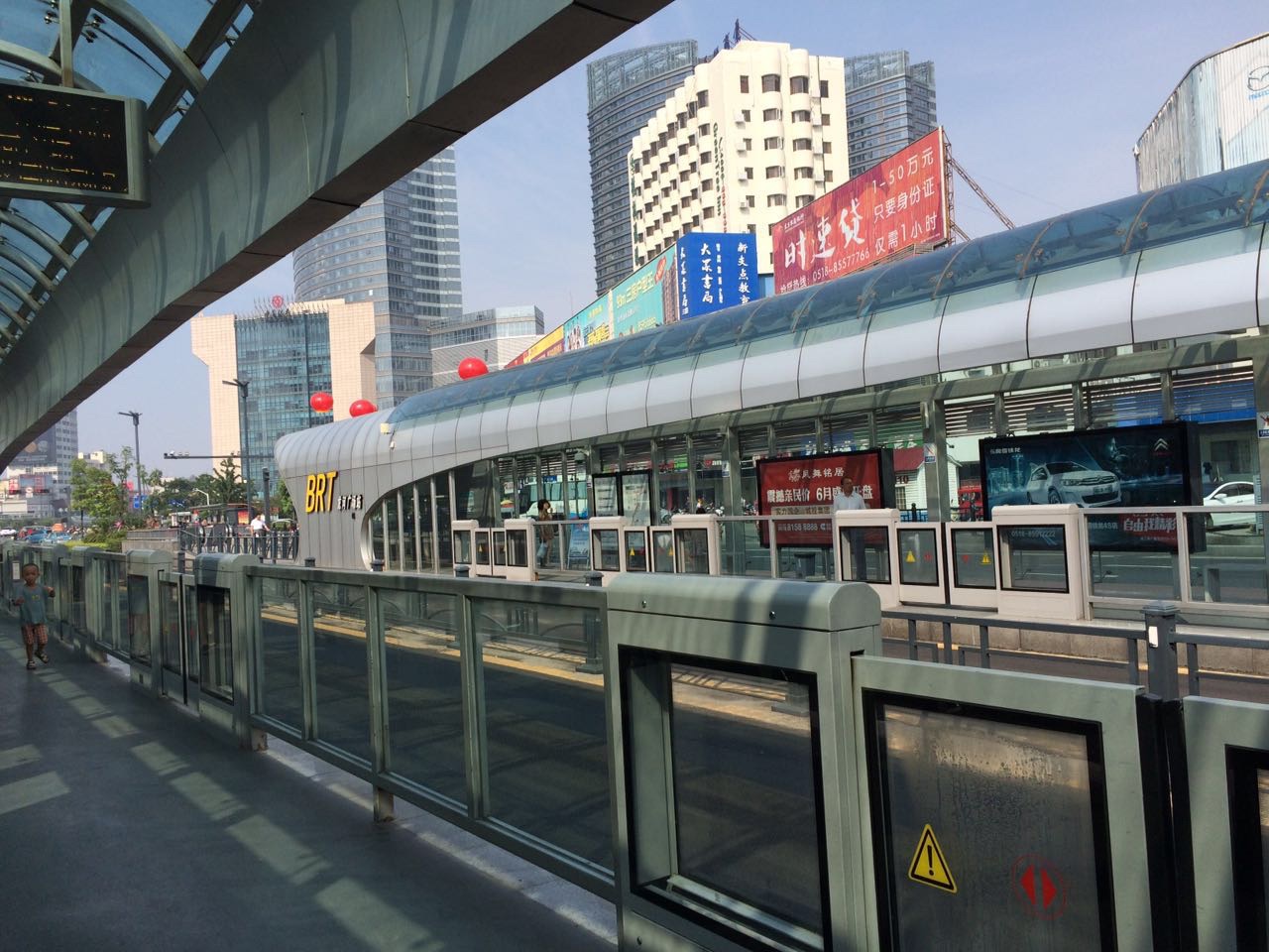 连云港brt,无意中拍摄的,仔细看看却有流畅的建筑美,. - 阿小