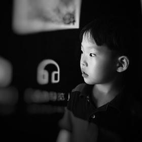 取景：在敦煌博物馆搞活动，给儿子拍的照片

曝光：...