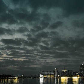 取景：在天黑之前，和同事尝试着来拍拍广州的夜景

...