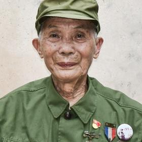 这是老兵张爷爷，九十一岁了，参加过抗日战争/起义后参...