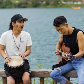 取景：泸沽湖旅游看到的两个唱民谣的小哥

曝光：正...