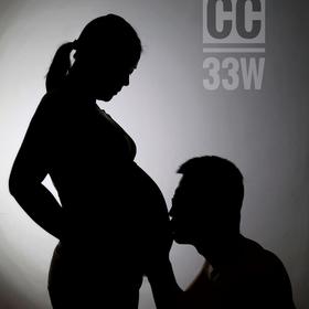 媳妇怀孕33周，在家用台灯做光源，拍了张简影，Snapse...