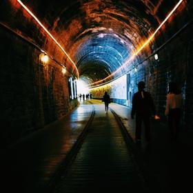厦门铁路公园的某段隧道，挺有感觉，就直接用手机拍，...