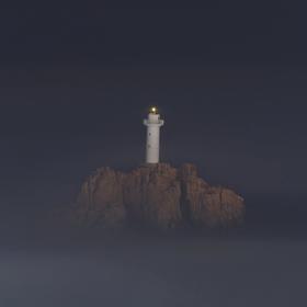 摄于东福山岛，一到岛上就看见这个塔，心心念念想拍它...