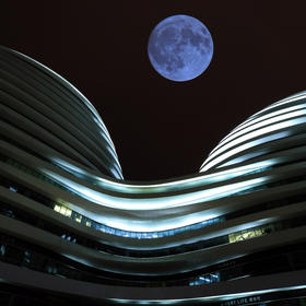 取景：北京的银河SOHO，很有特色、极具现代感的建筑，...