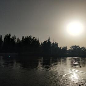 取景：途经喀什，拍下了这幅日落之景，没有加任何处理...