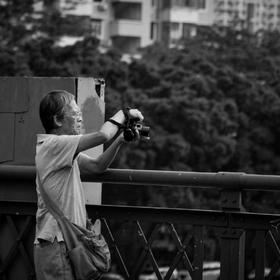 求校长翻个牌
拍摄于广州海珠桥上。日常扫街，偶然发...