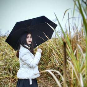 这是18年11月18号拍的，和妹子在长江江滩散步，芦苇丛...