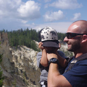 取景：美国黄石公园，父亲和他的熊孩子。

曝光：P档...