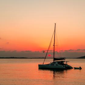 取景：船，夕阳，海面。去年这个时候在悉尼北面的史蒂...