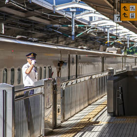 取景：东海道新干线热海站，列车即将发车

曝光：
...