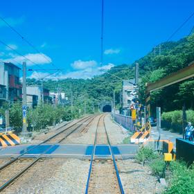 平溪线小火车上拍的瑞芳车站。后期加了比较多的蓝色调...