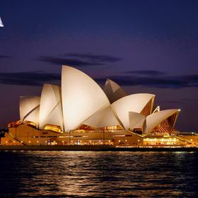 著名的悉尼歌剧院的夜景