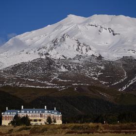 新西兰的城堡酒店和雪山
