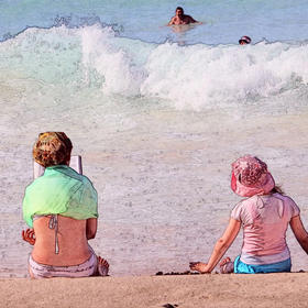 取景：在三亚看到一位外国妈妈带着孩子坐在沙滩上，妈...