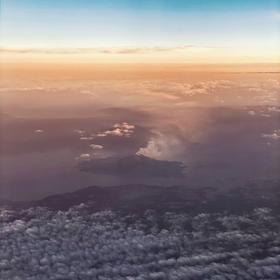 坐飞机返程的时候拍到鹿儿岛的火山