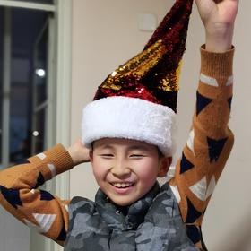 请校长点评以求进步，多谢了。儿子很喜欢新买的圣诞帽...