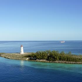 浩瀚

蔚蓝的天空，湛蓝的大海，在加勒比海坐邮轮时...