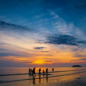 沙巴丹绒亚路海滩的日落